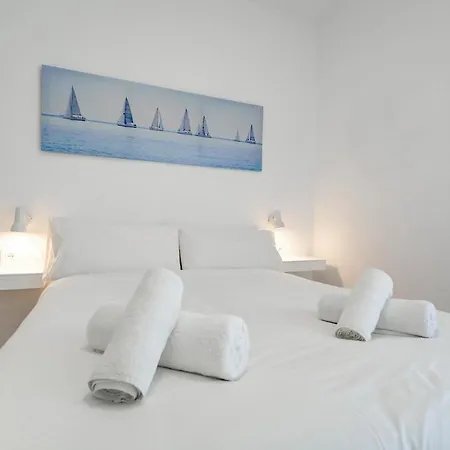 아파트 With Pool Near By Hello Homes *